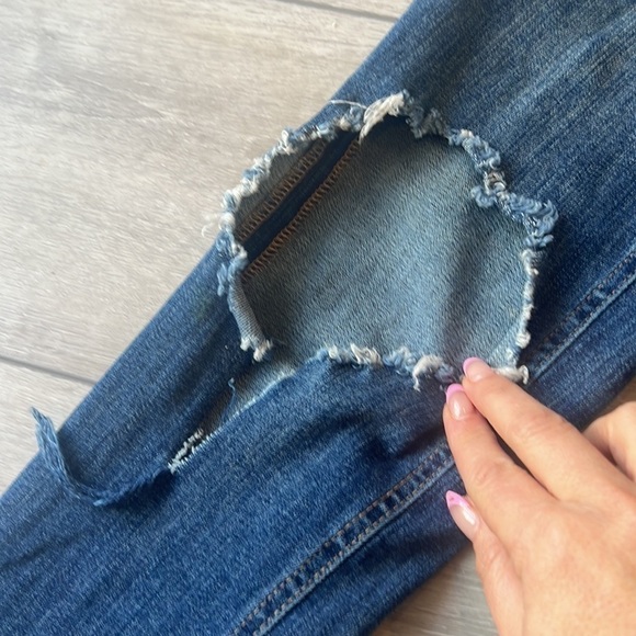 Free people distressed destroyed knee dark denim high waist jeans size 26 - Picture 6 of 8